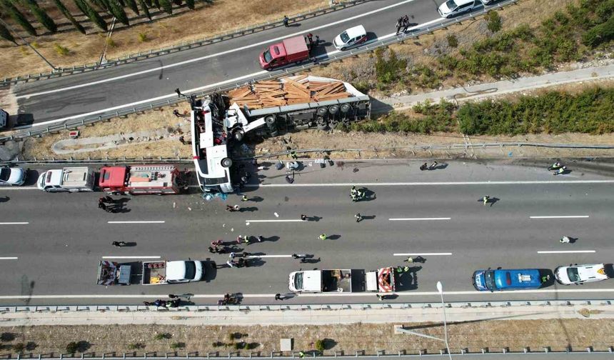 Manisa'daki kazada 2 şoför gözaltında