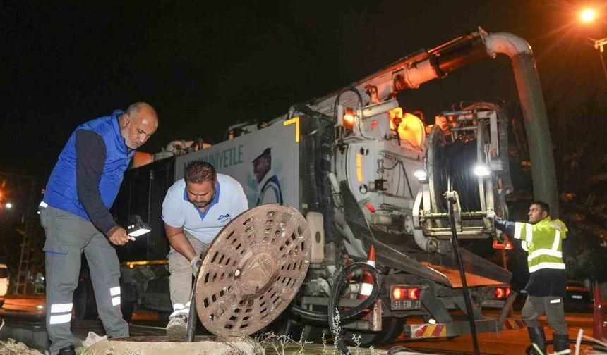 Mersin'de beklenen kuvvetli yağışa karşı kriz masası oluşturuldu