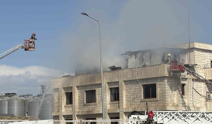 Mersin'de fabrika yangını