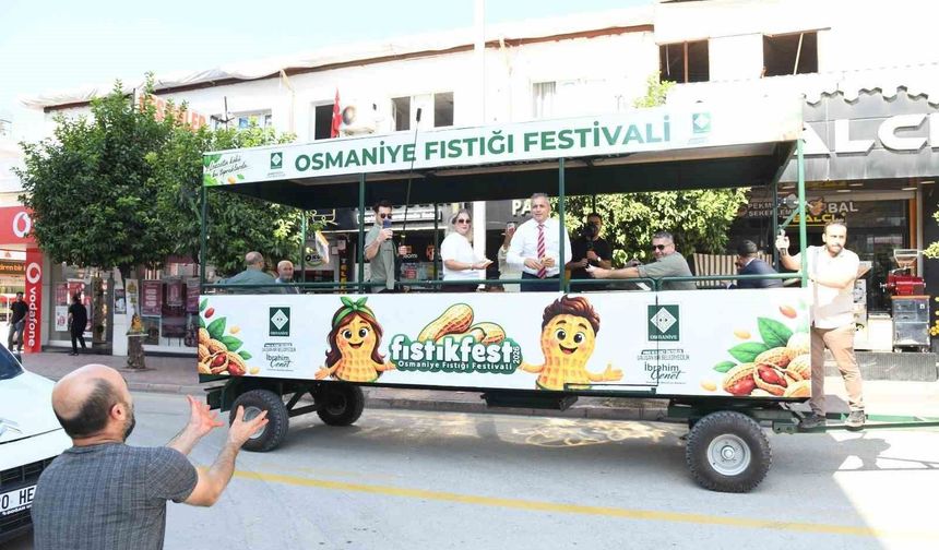 Osmaniye'de festival öncesi Başkan Çenet çiftçilerle fıstık hasadı yaptı