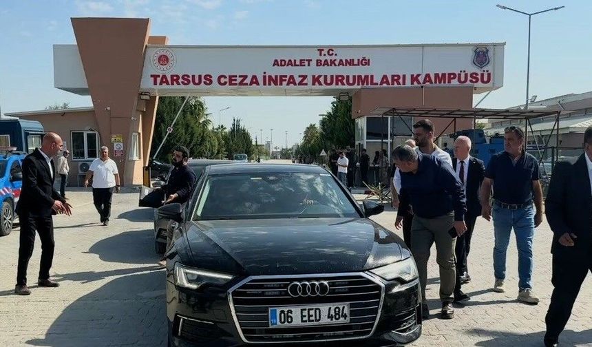Özgür Özel, Mersin'de tutuklu belediye başkanlarıyla görüştü