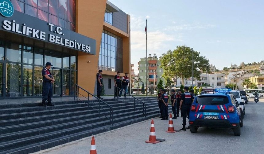 Silifke Belediyesi'ndeki imar ve ruhsat işlemlerine soruşturma: 7 şüpheli gözaltında