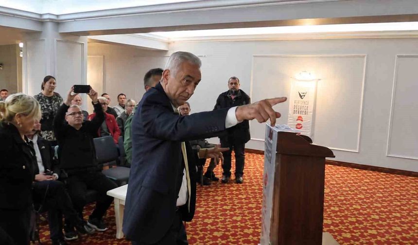 Süheyl Batum ile CHP'li ilçe başkanı arasında 'mutlak butlan' tartışması