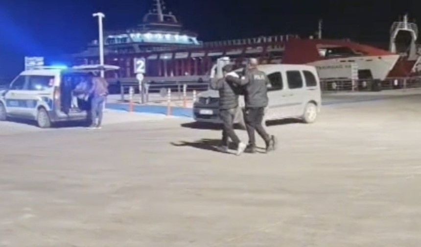 TIR dorsesine gizlenerek yurt dışına kaçmaya çalışan 5 kaçak göçmen yakalandı