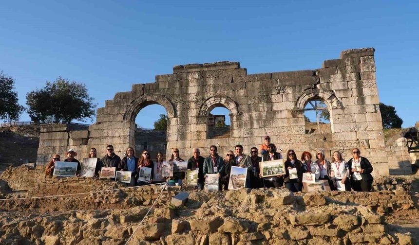 Ulusal ve uluslararası ressamlar Konuralp'i tuvallerine taşıdı