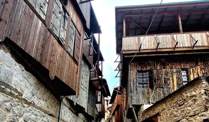 Yıllara meydan okuyan Eğin evleri, tarihi ve ustalığı yaşatıyor