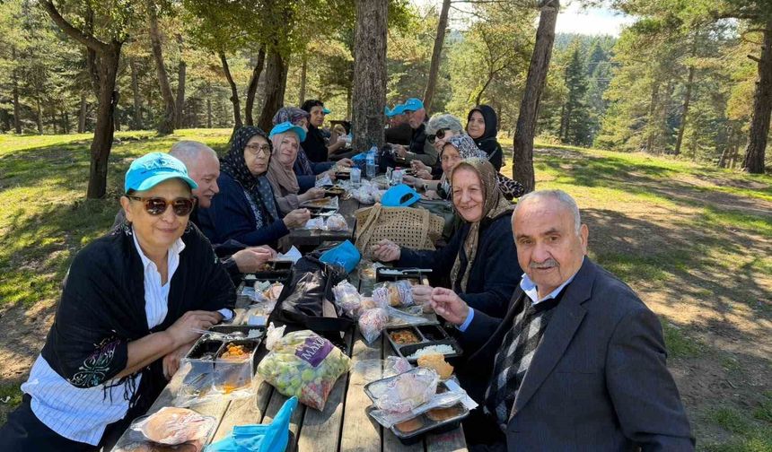 Yılların yorgunluğunu Karagöl'ün eşsiz doğasında attılar