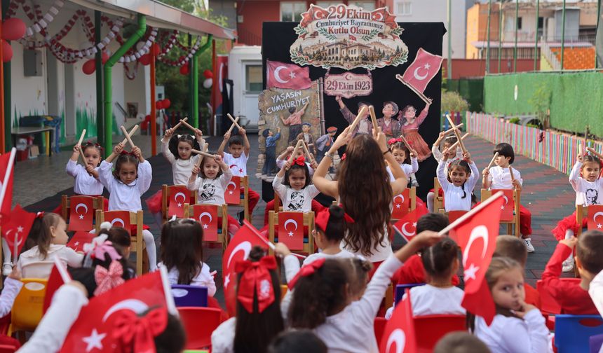 Toroslar’da miniklerin Cumhuriyet coşkusu