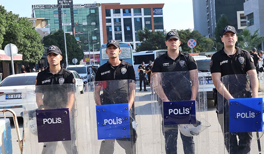 Mersin Büyükşehir Belediye Başkanı Vahap Seçer, cezaevine gönderildi