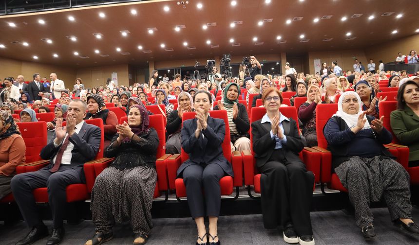Dünya Kadın Çiftçiler Günü’nde söz Mersinli kadın çiftçilerde: “Nasırlı ellerimizle gurur duyuyoruz”
