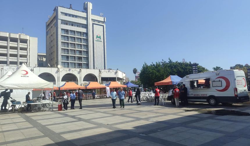 Mersin’de Kızılay kadınları kermesi düzenlendi