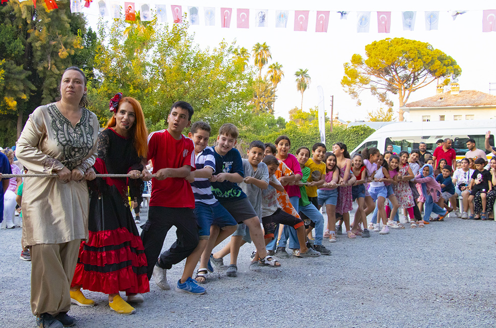 Büyükşehi̇r Eki̇pleri̇, İlçelerde Yaz Akşamlarina Renk Katiyor (10)