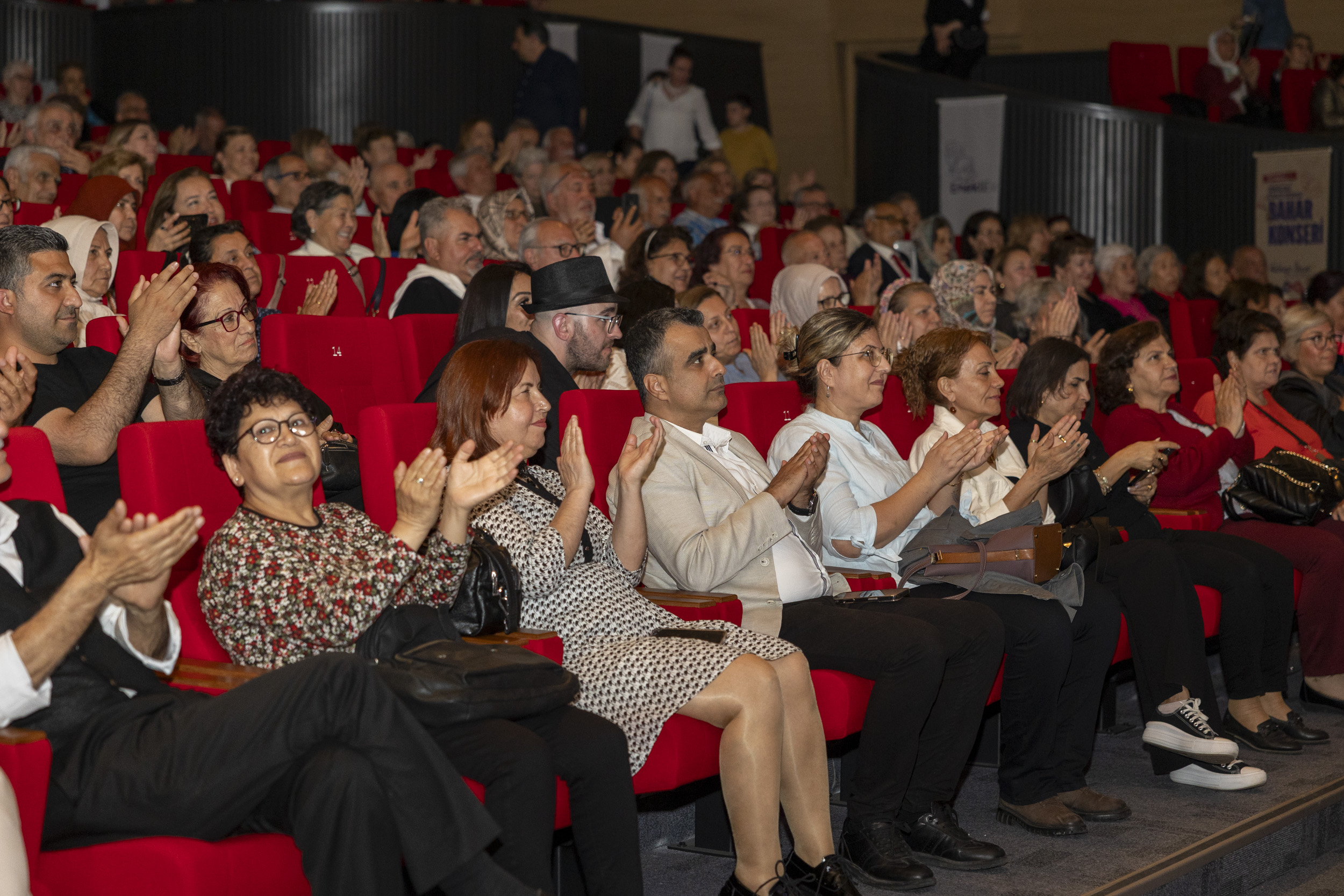 Büyükşehi̇r’i̇n Gönülden Sesler Korosu ‘Bahar Konseri̇’ İle Türk Sanat Müzi̇ği̇ Zi̇yafeti̇ Yaşatti (5)