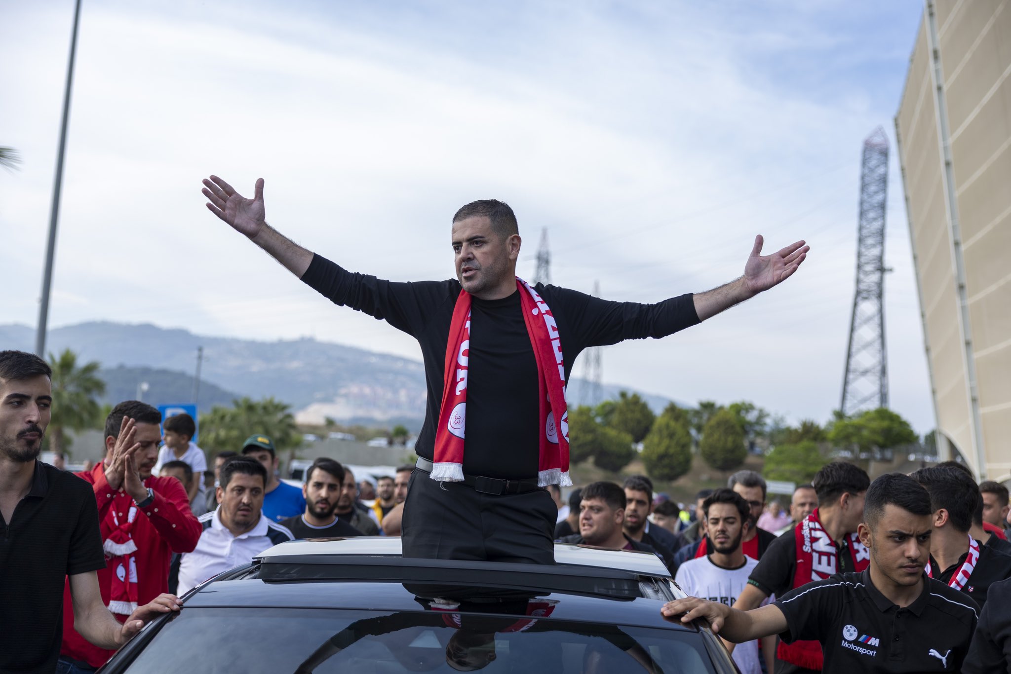 Gq Hq B0K W M A A W5 Q Z