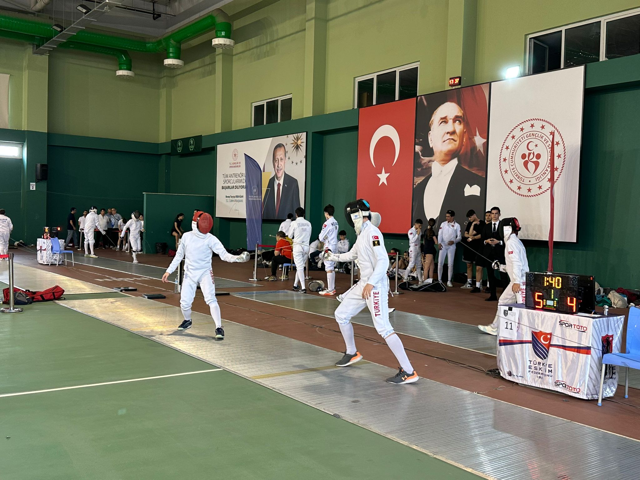 Gqx R Q Du Xw A Ae Y9 N