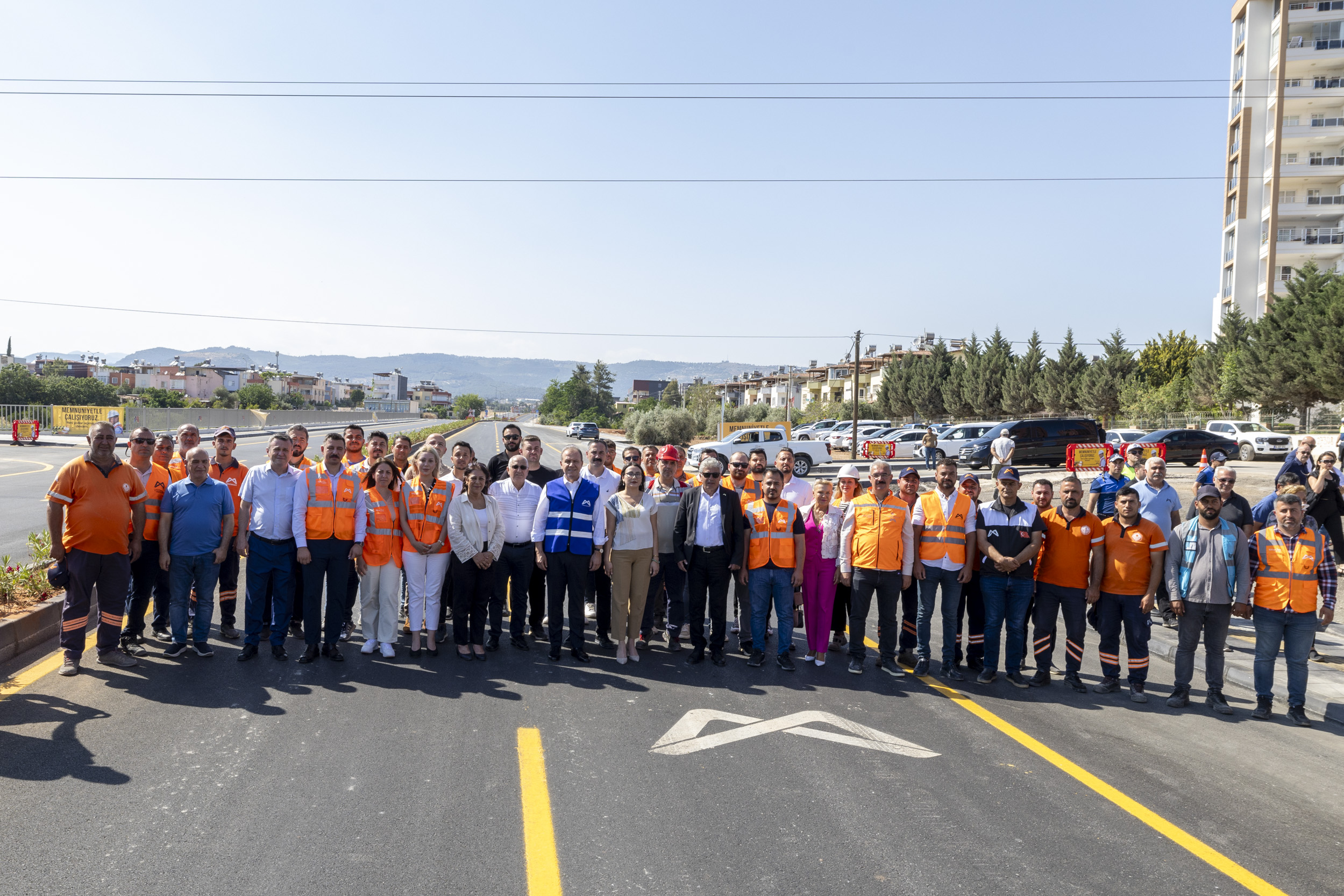Mersi̇n Büyükşehi̇r’i̇n, ‘38. Cadde Yeni̇ Yol Açma Projesi̇’ Tamamlandi (1)