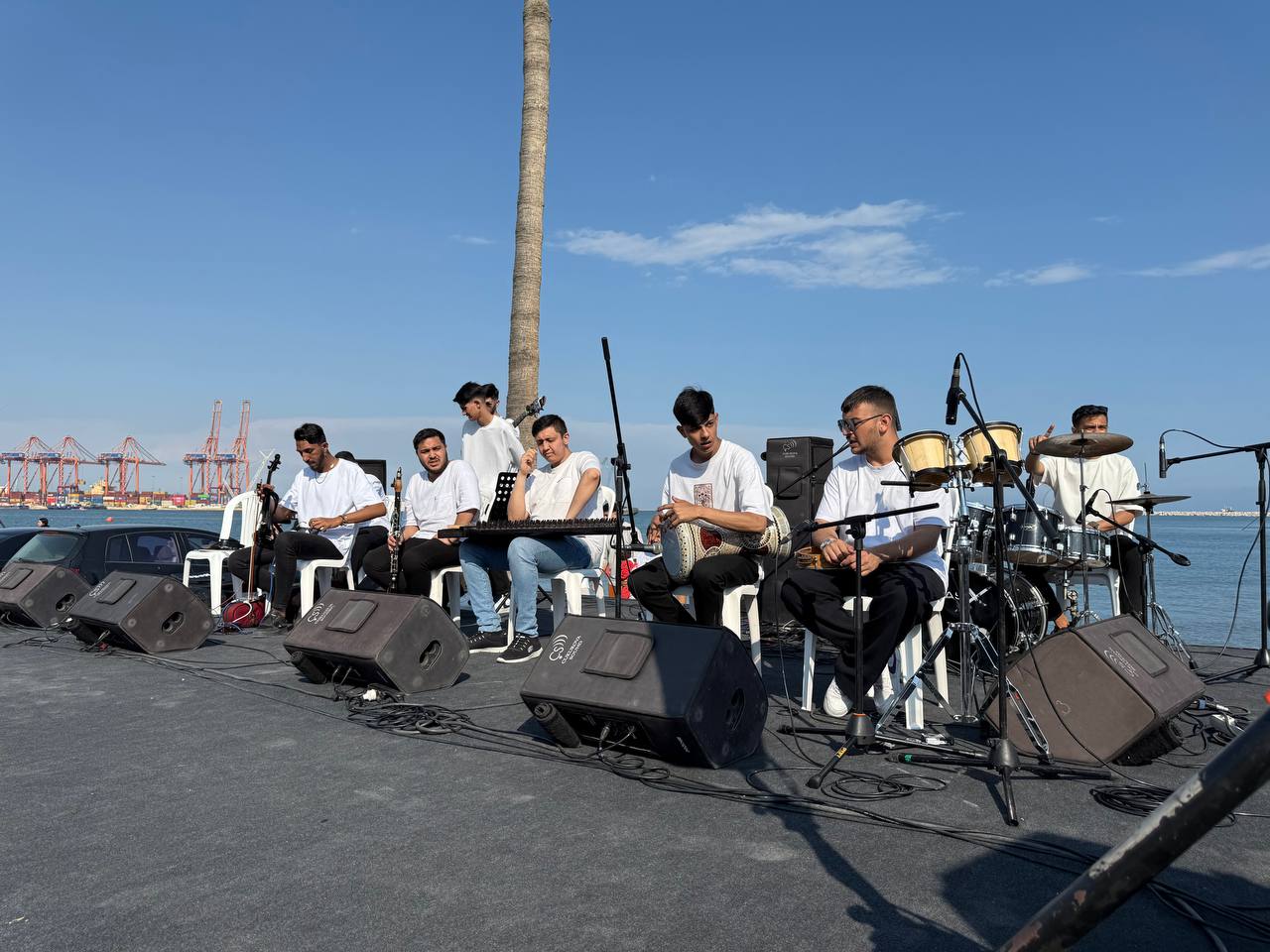 Photo 5818787638281358345 Y