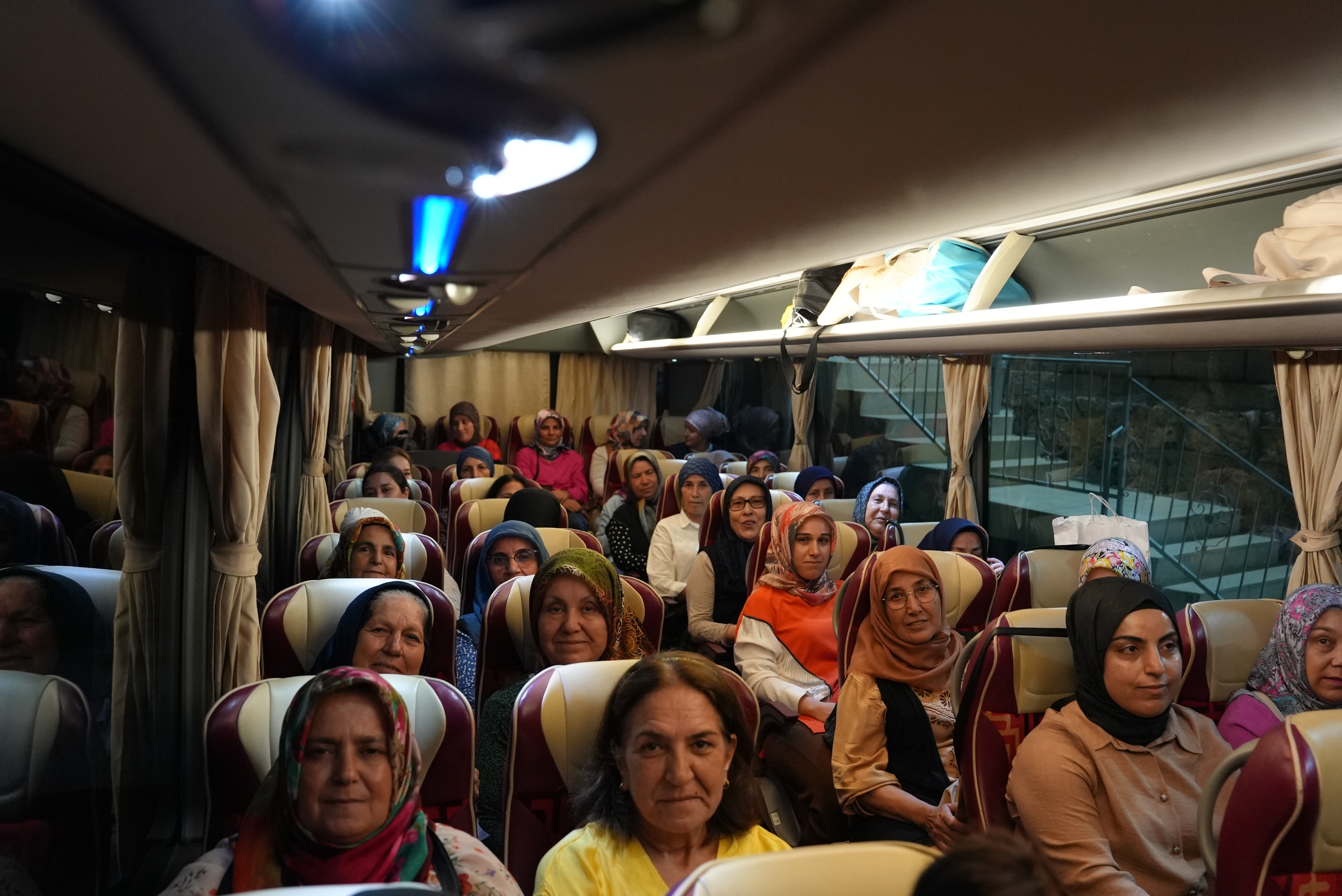 Mezi̇tli̇ Beledi̇yesi̇’nden Tece Mahallesi̇’ndeki̇ Kadinlara Kapadokya Gezi̇si̇ (3)