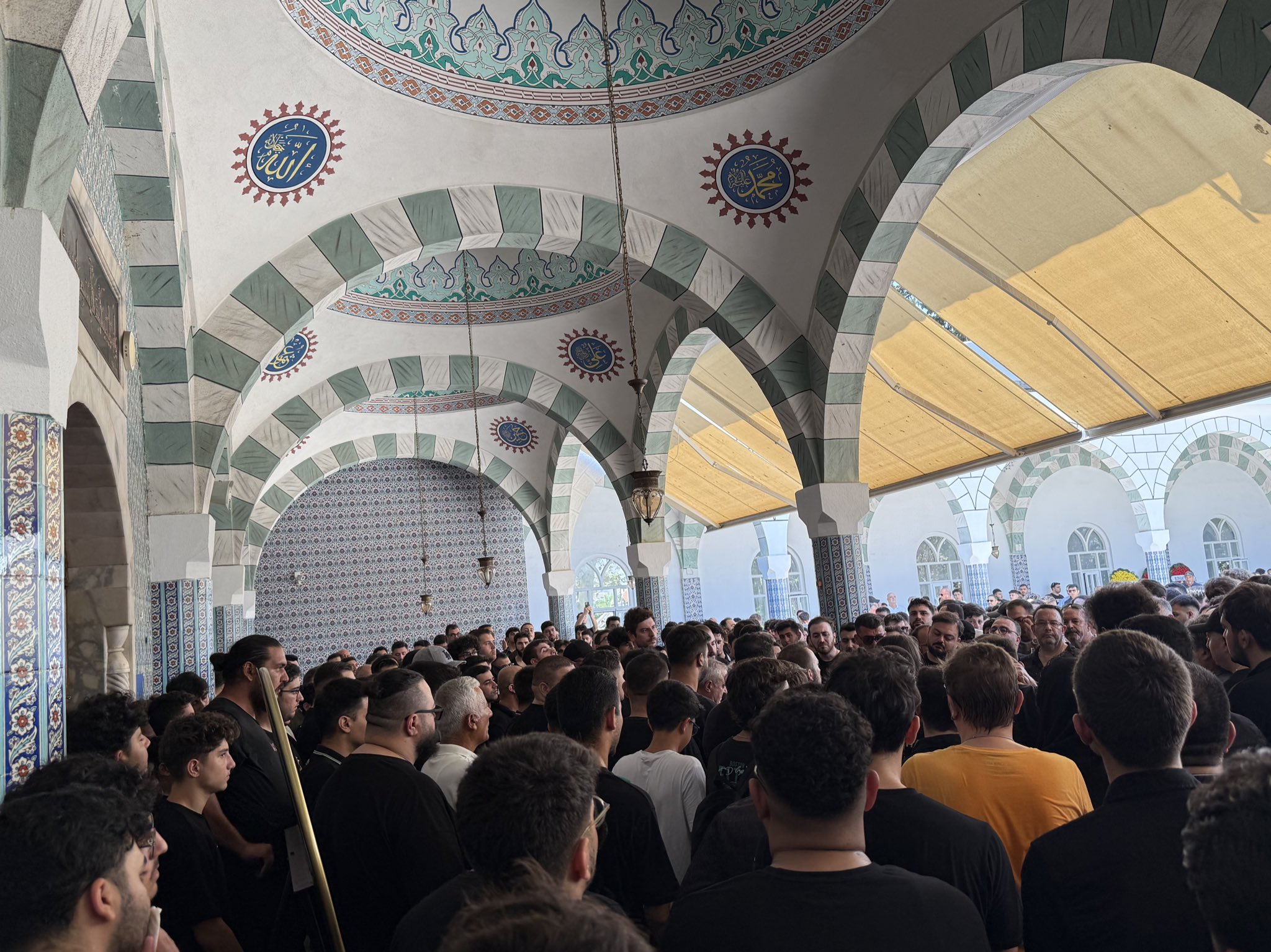 Gyti2F S X I A E Auqb