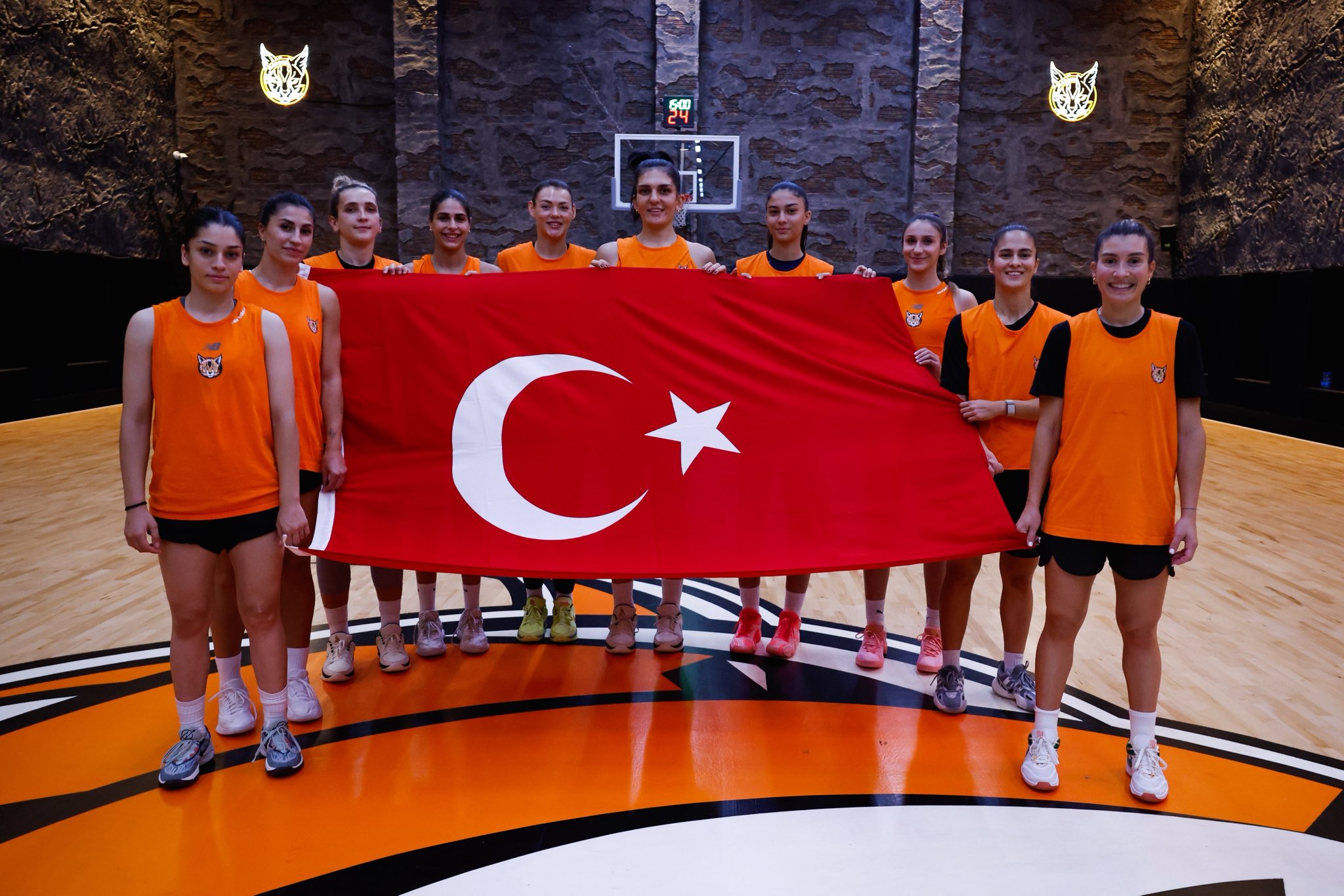 Gzmk E Se W E A A Uj0Z