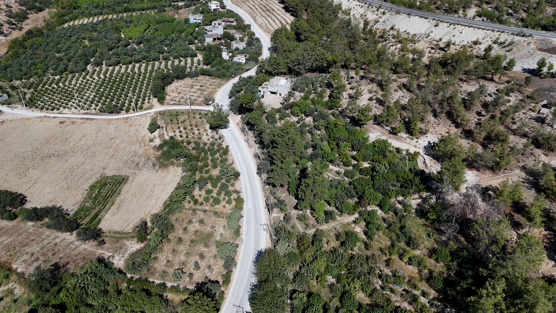 Mersi̇n Büyükşehi̇r Beledi̇yesi̇'nden Mut’ta Kirsala Nefes Aldiran Yol Yatirimi (12)