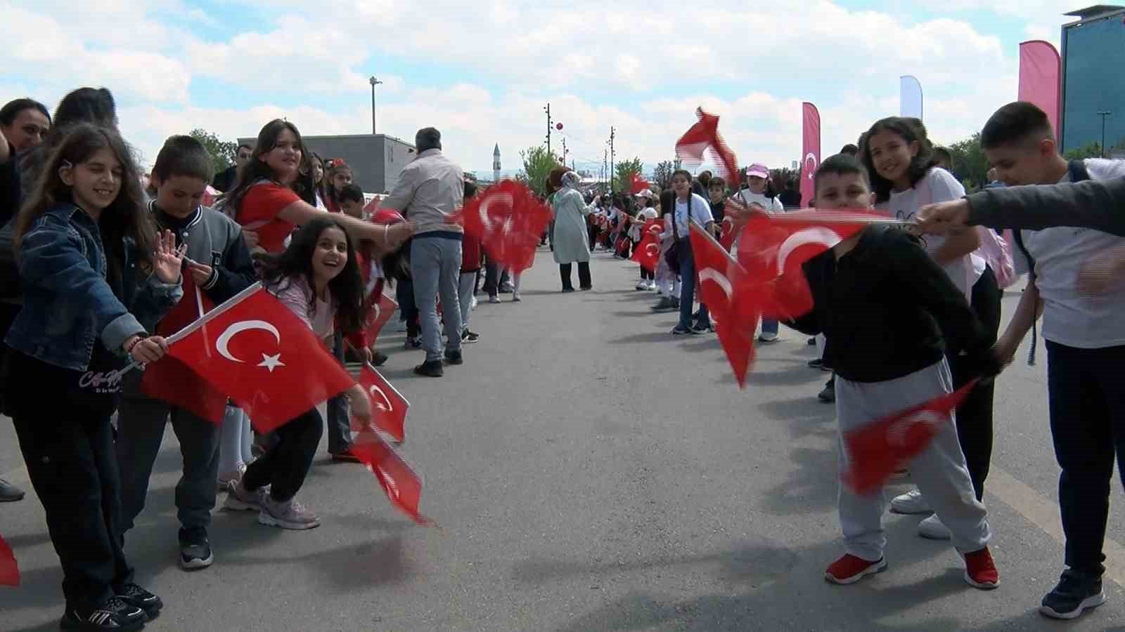 Dünya çocukları 23 Nisan için Menteşe'ye geliyor