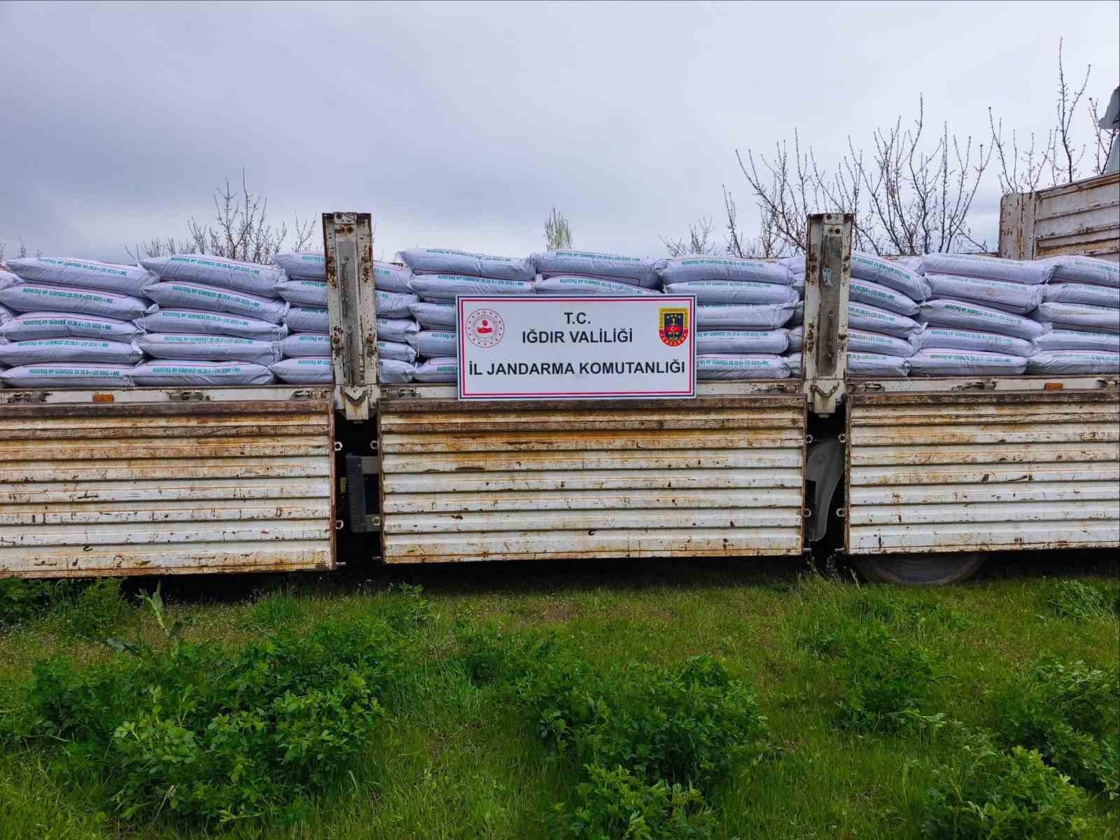 Iğdır'da kaçak gübre operasyonu: 30 ton ürün ele geçirildi