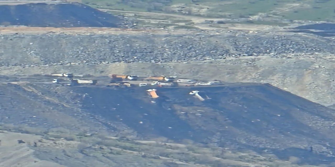 Şırnak'ta hafriyat sahasında toprak kayması: Park halindeki 2 araç şarampole yuvarlandı