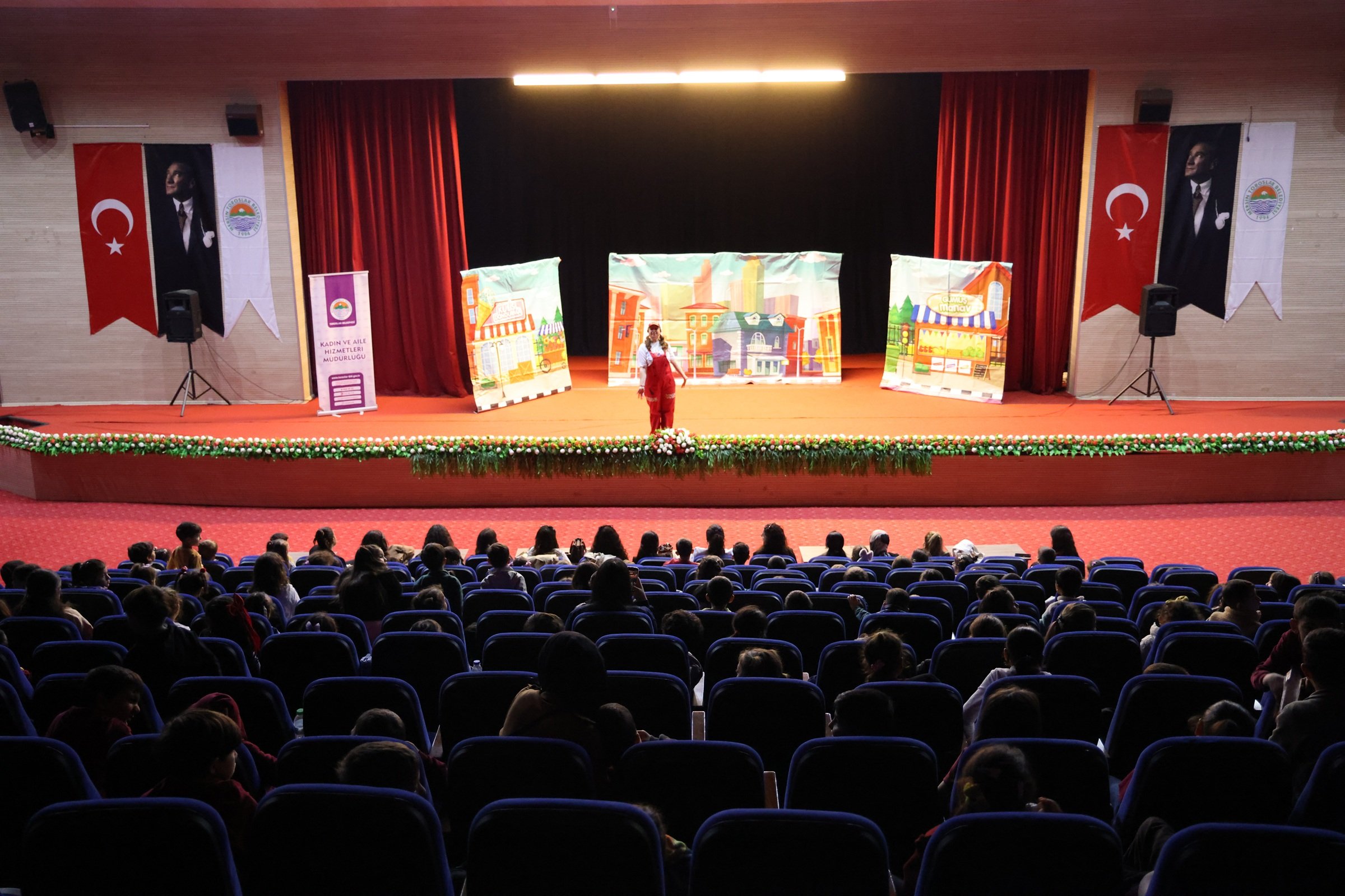 Tiyatro Gösterisi (4).Jpg