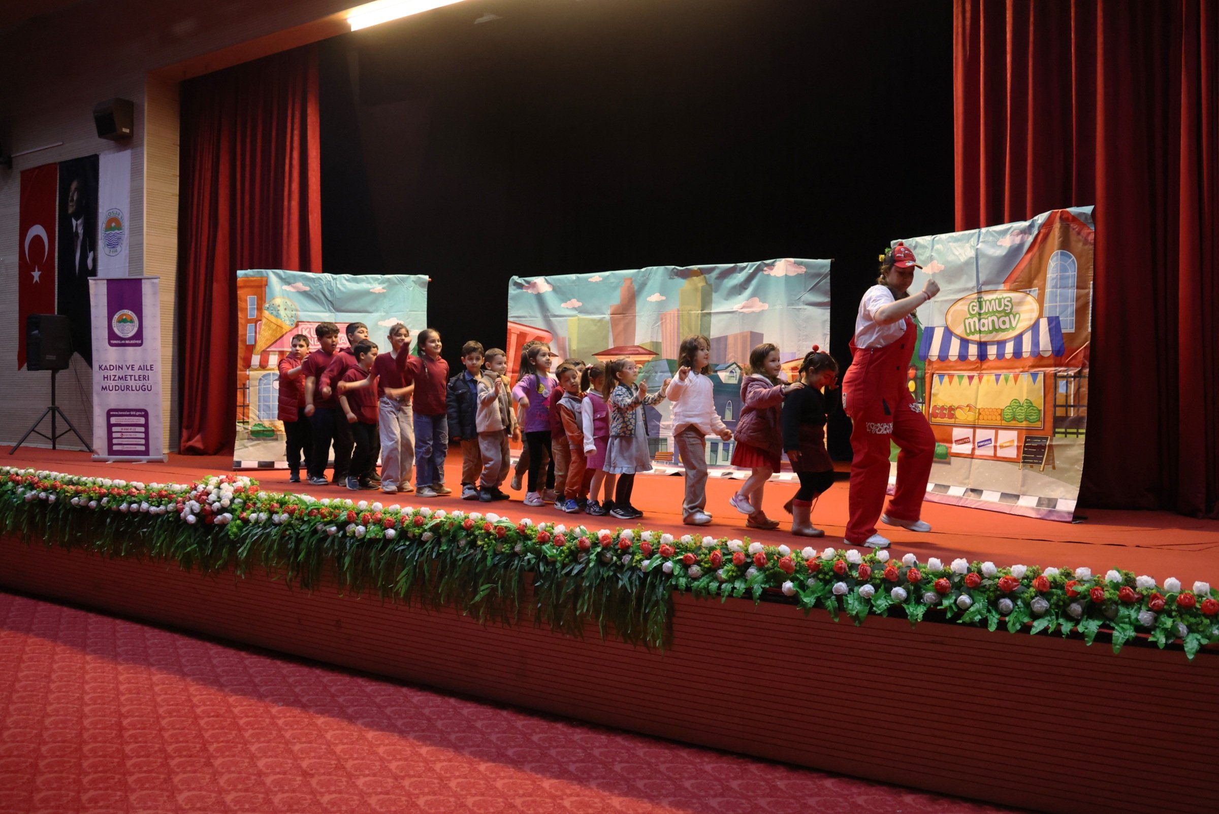 Tiyatro Gösterisi (6).Jpg