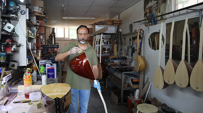 Bağlama Cilalanırken