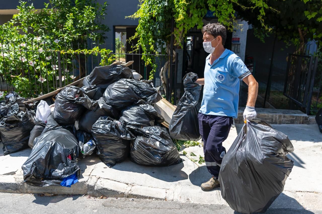 Çöp Evden 5 Kamyon Atık Çıkarıldı (4)