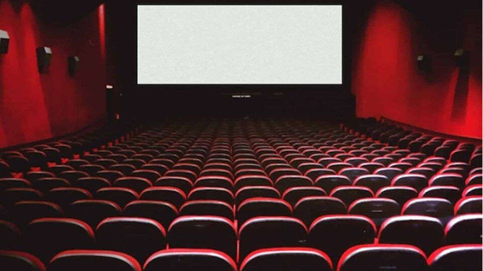 Sinemaseverler bu hafta sonu da sinema salonlarını dolduruyor