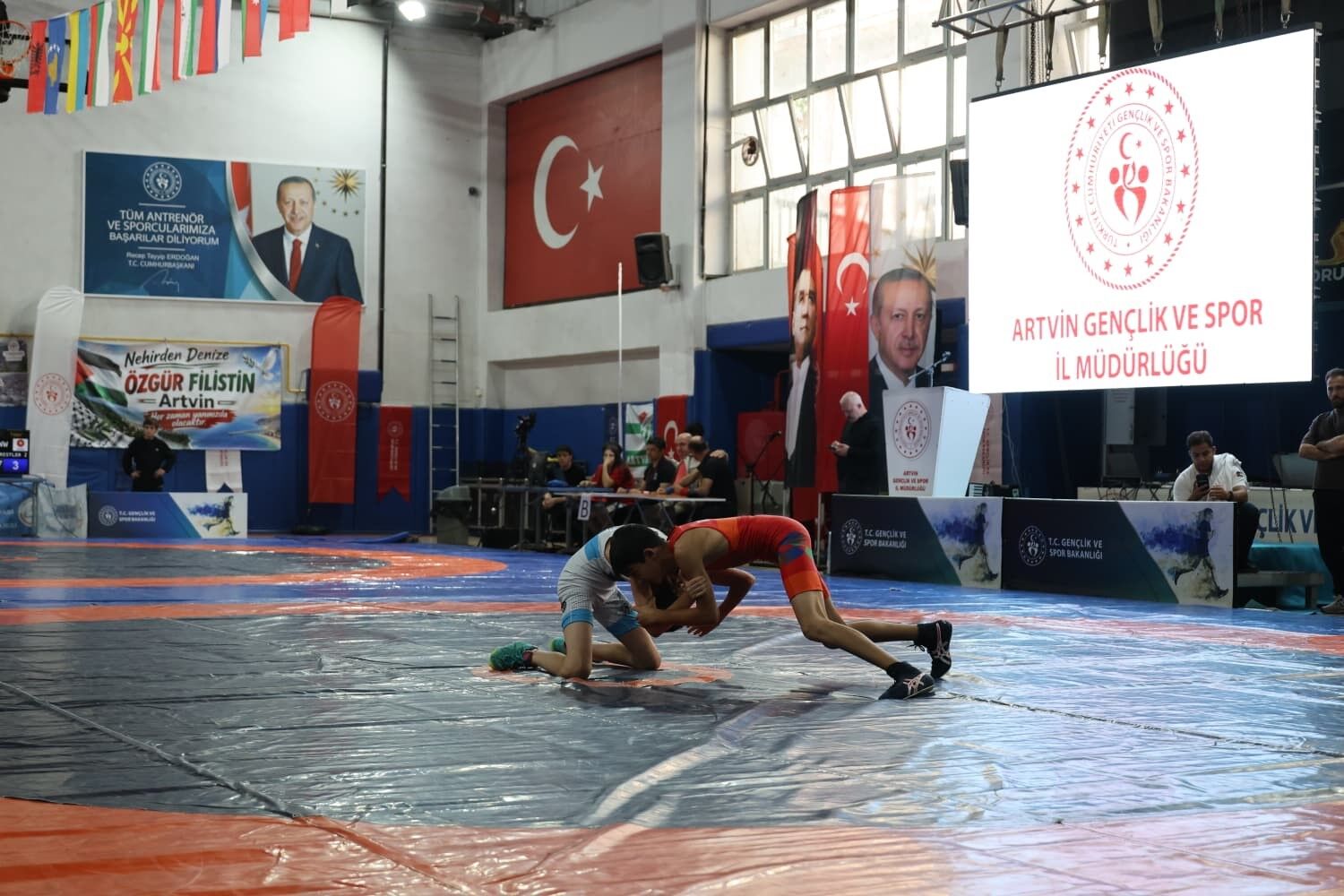 20 Ülkeden 140 sporcu, Artvin'de minderde