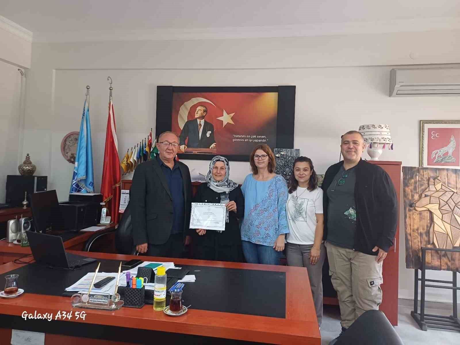 Bandırma'da azim ve kararlılıkla gelen başarı 7 ayda okuma yazma öğrendi