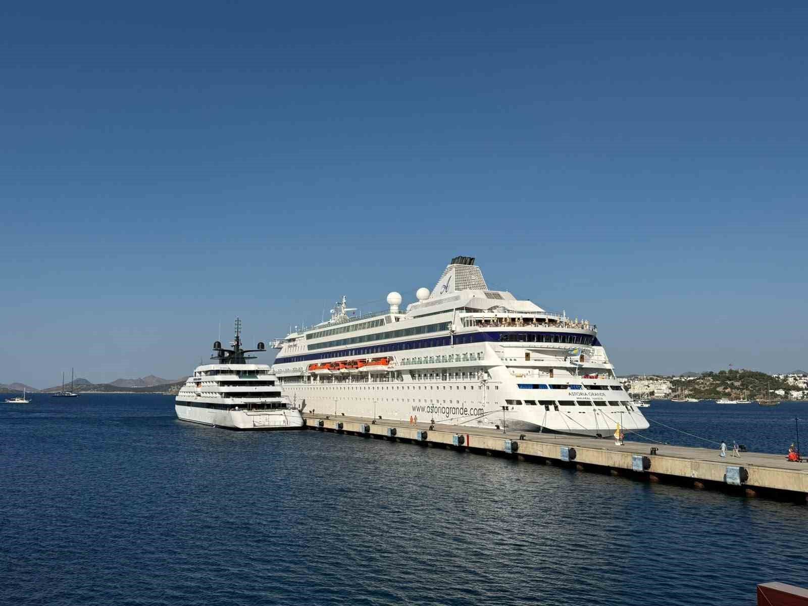 Bodrum Limanı'nda kruvaziyer hareketi