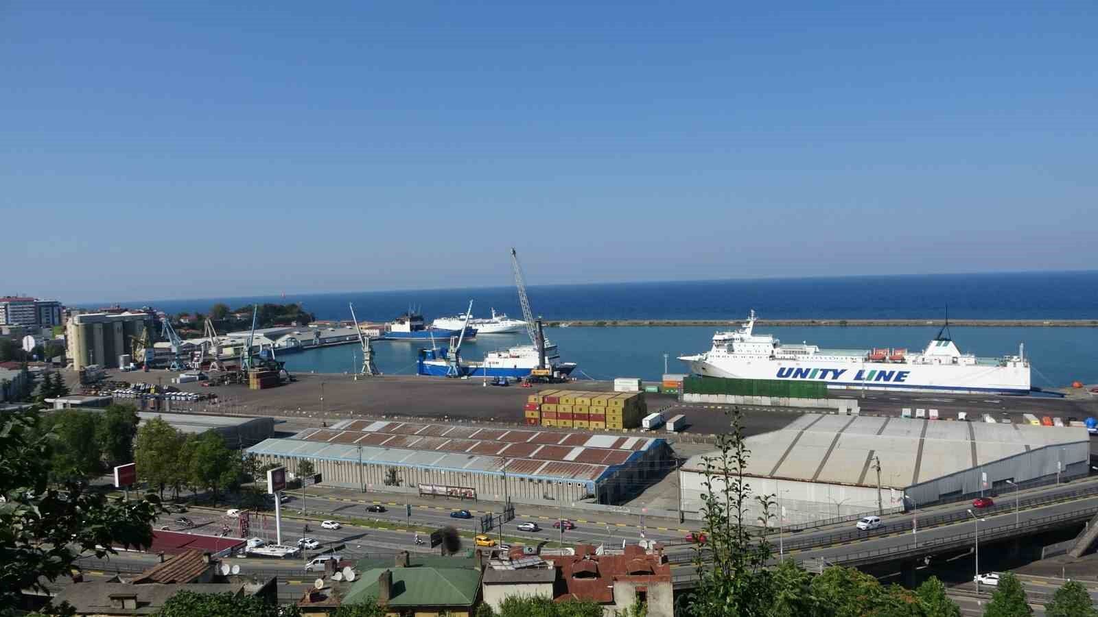 Dron saldırısına uğrayan Ro-Ro gemisi Trabzon Limanı'na demirledi