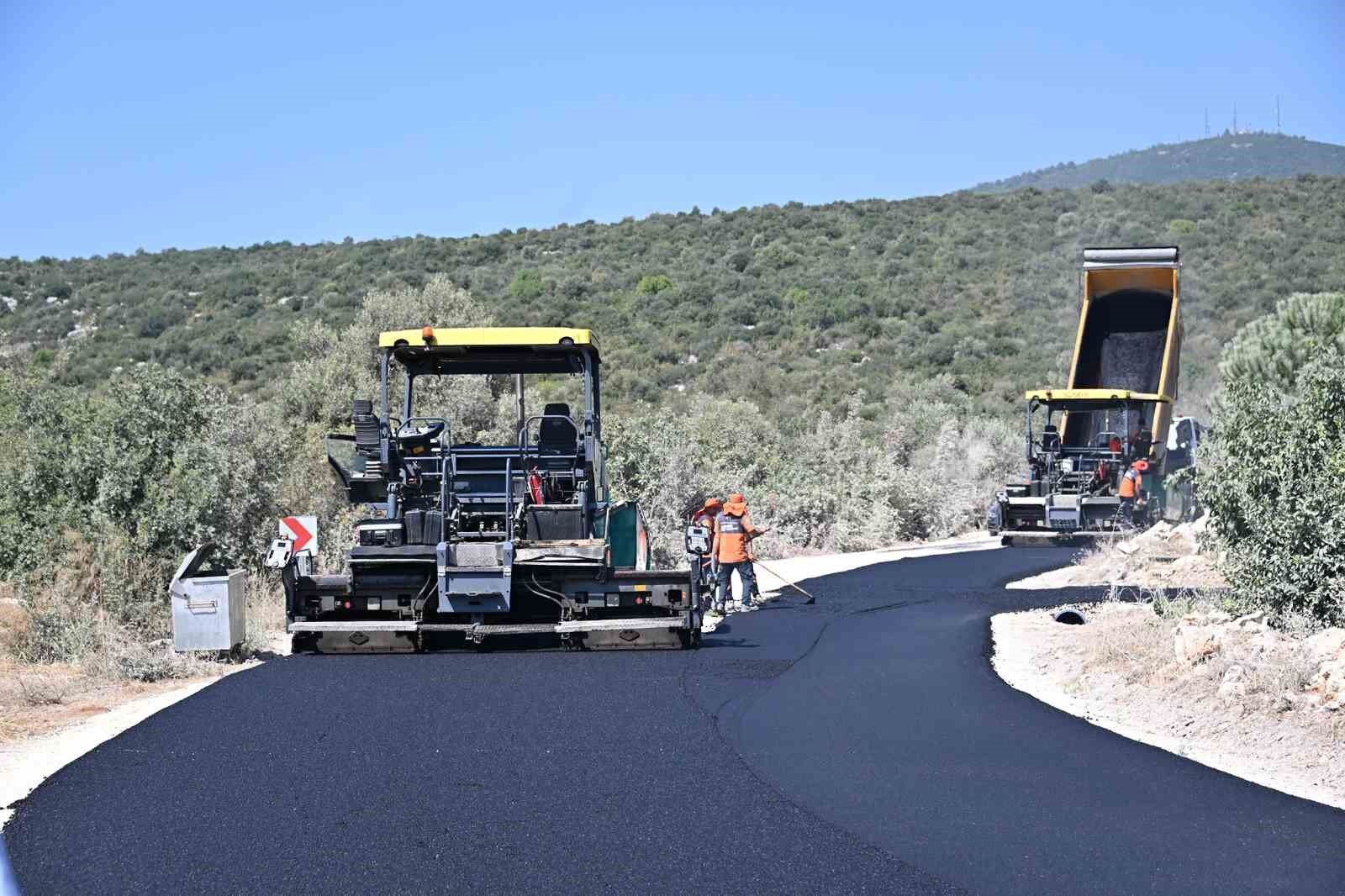 Erdemli'de grup yolları yenilendi