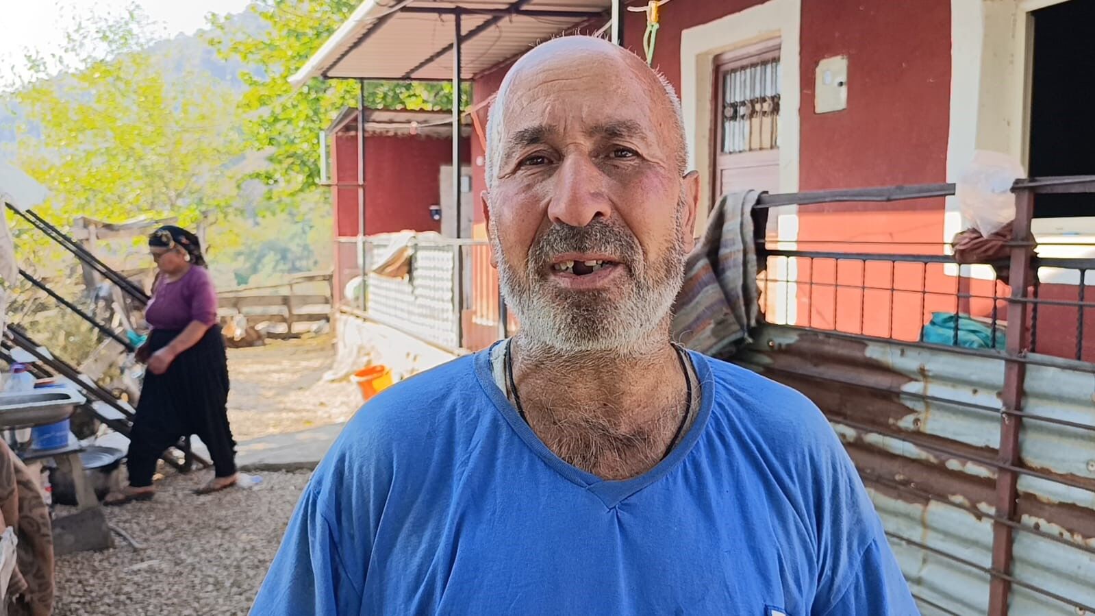 Kozan'daki yangından önce görüntülenen yeşil orman, yangın sonrası siyaha büründü
