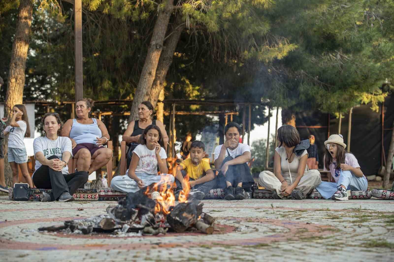 Mersin'de anne ve çocuklar doğayla iç içe kamp yaptı
