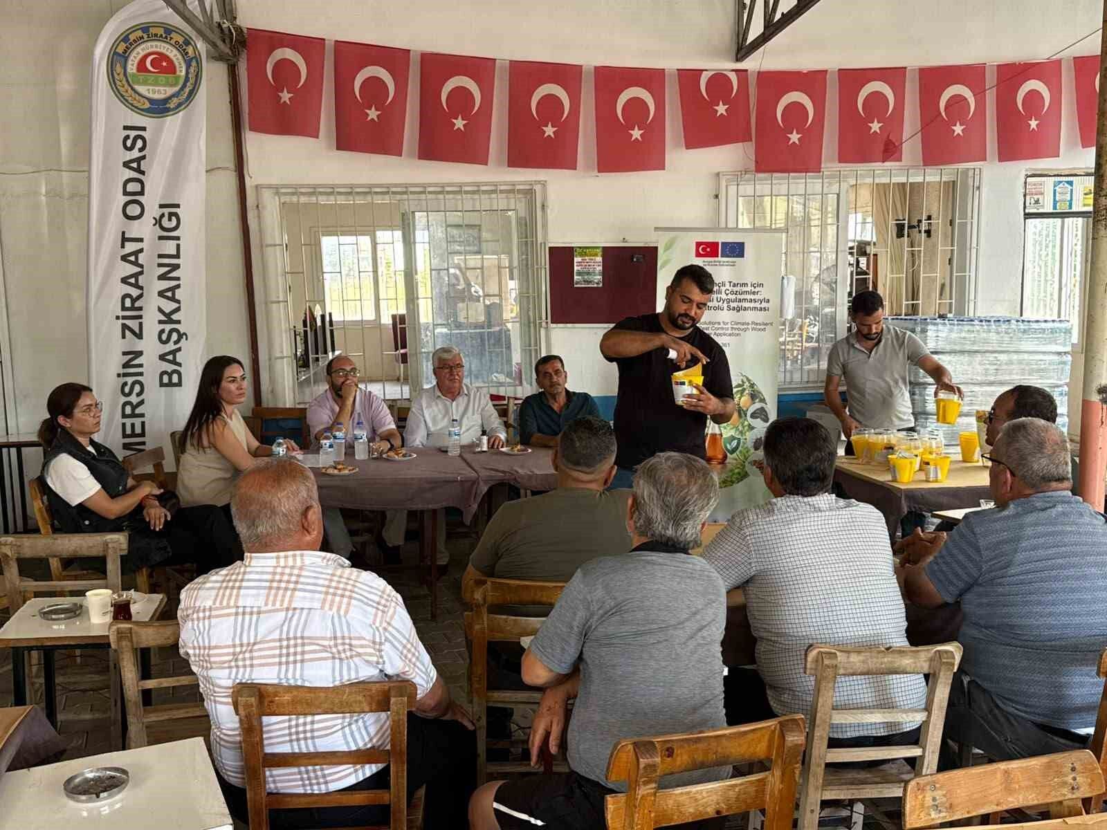 Mersin'de çiftçilere Akdeniz meyve sineğiyle mücadele eğitimi