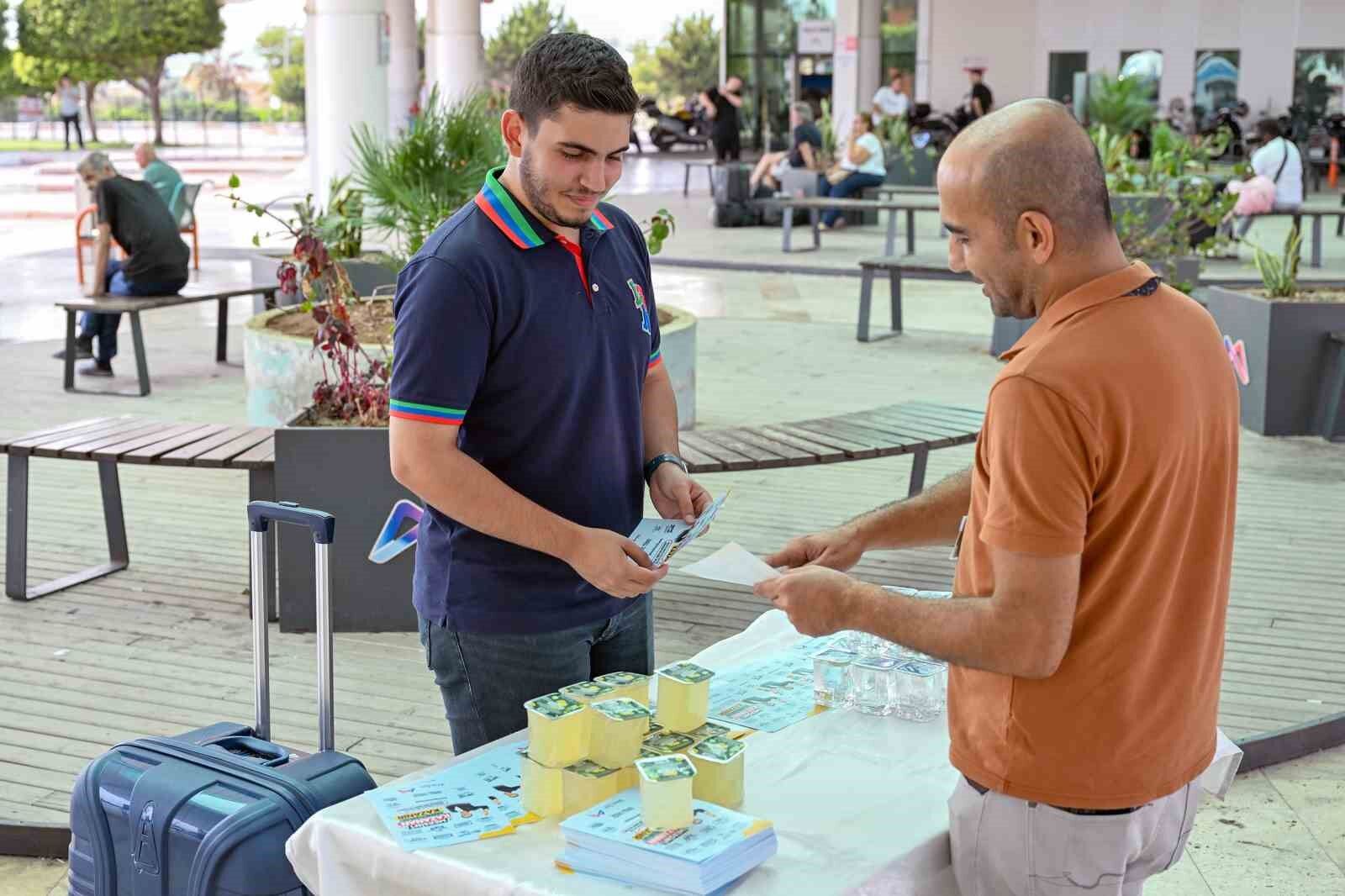Mersin'de üniversite öğrencilerine otogarda karşılama ve destek
