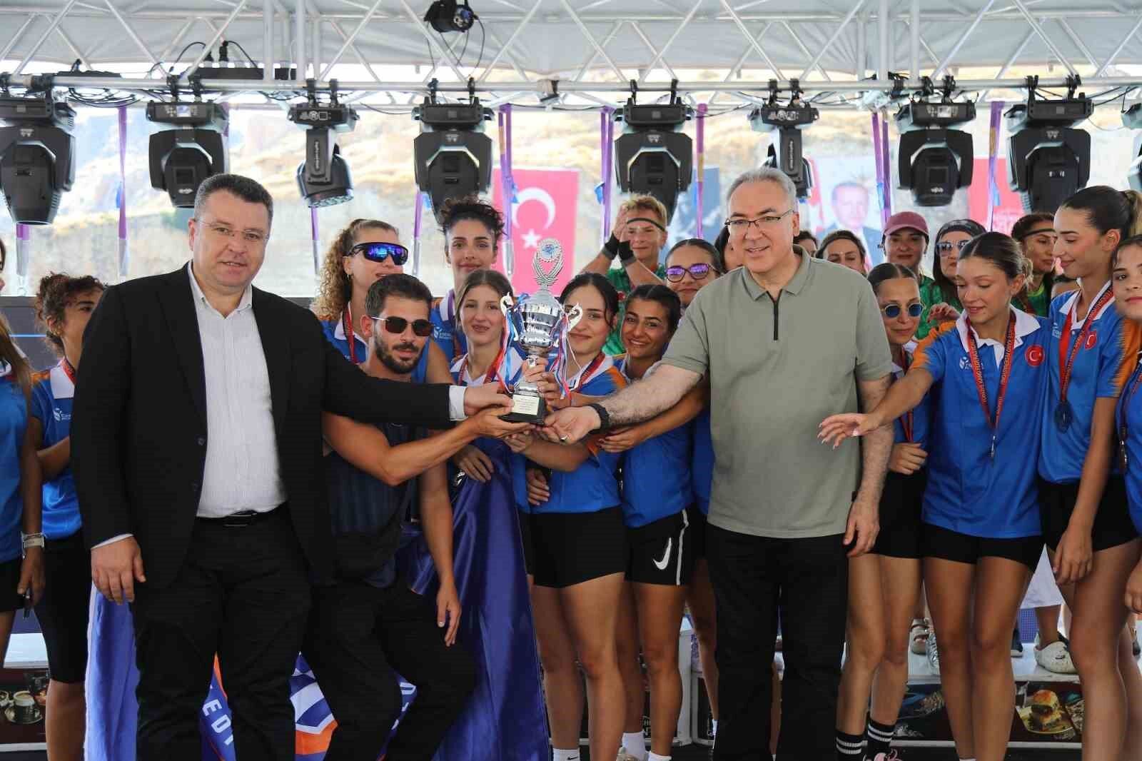 Rumkale'de Dragon Bot şampiyonları kupalarına kavuştu