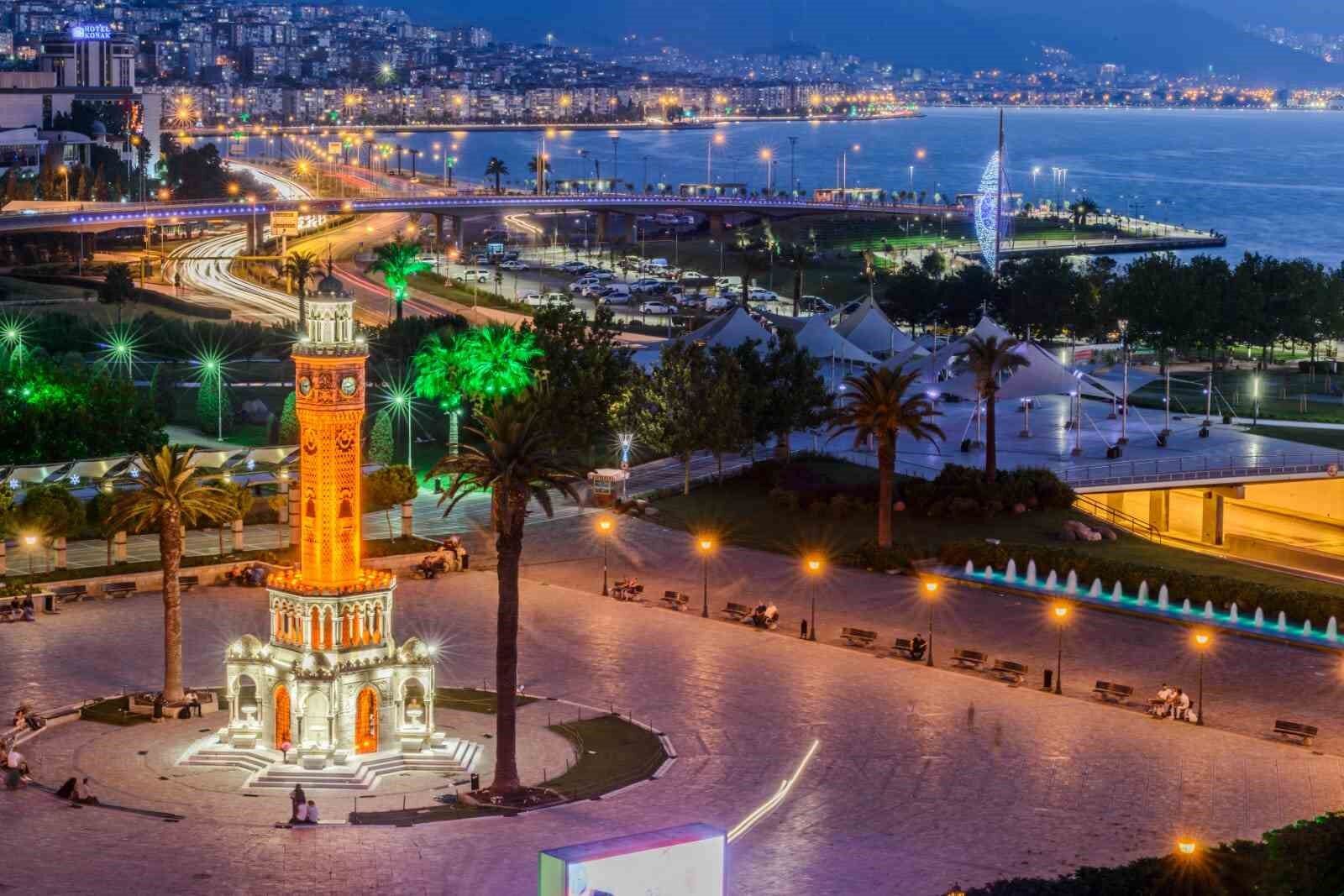 Saat Kulesi 125 yıldır İzmir'in zamanına tanıklık ediyor
