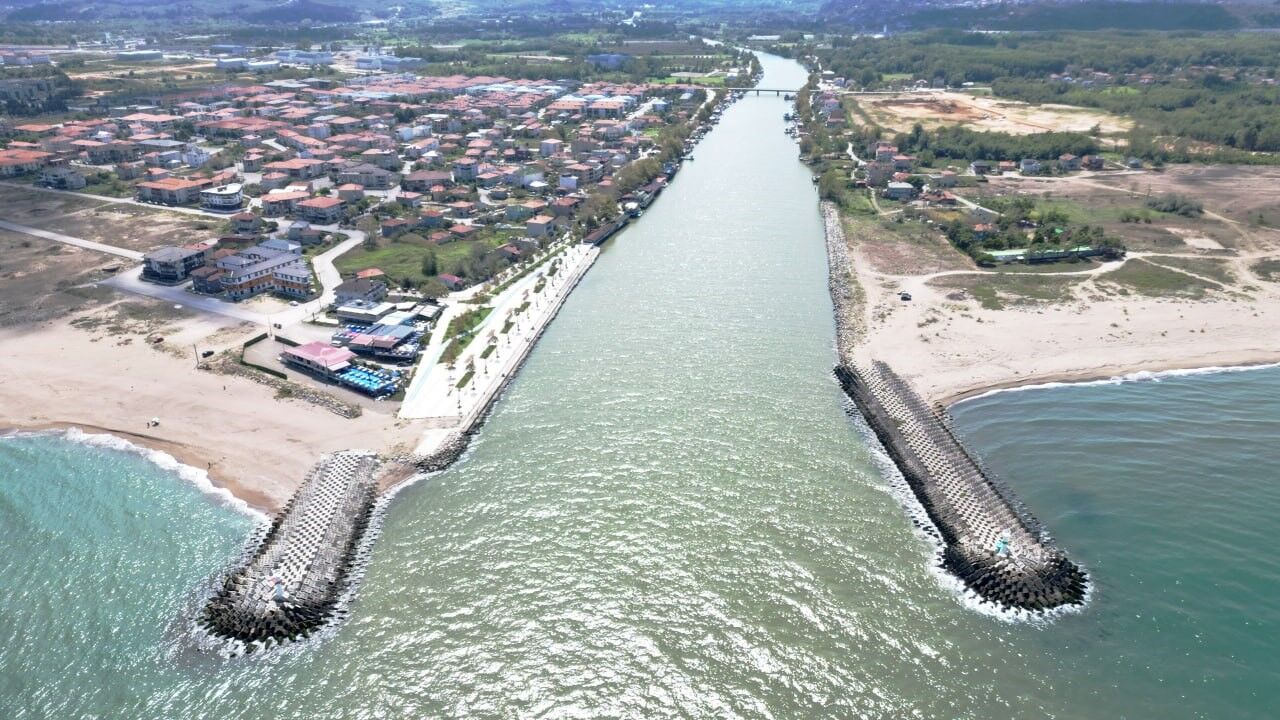 Sezonla birlikte çileleri de başladı: Nehir ağzındaki sığlaşma balıkçılara zor günler yaşatıyor