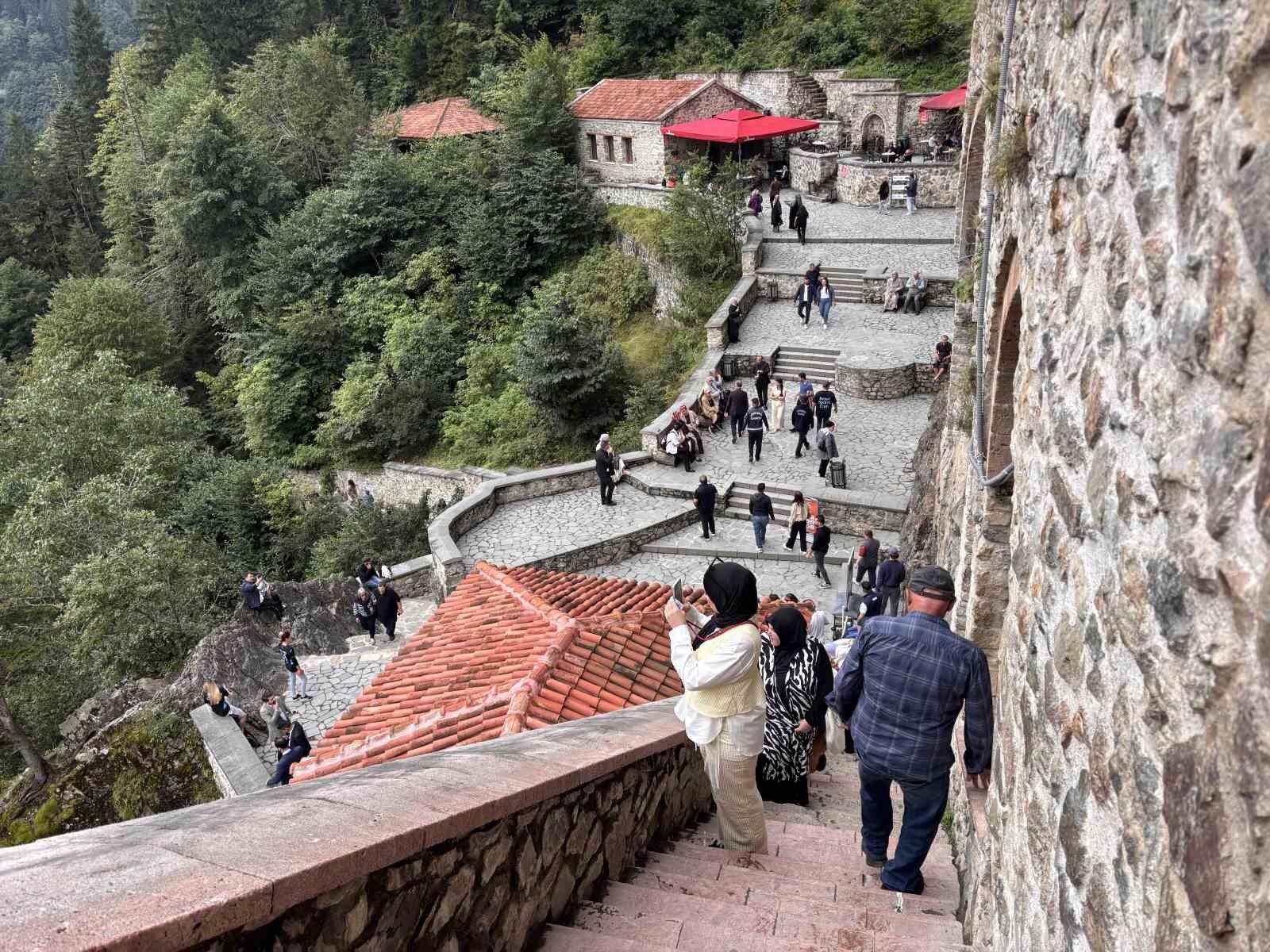 Sümela Manastırı'nı 8,5 ayda 520 bin kişi ziyaret etti