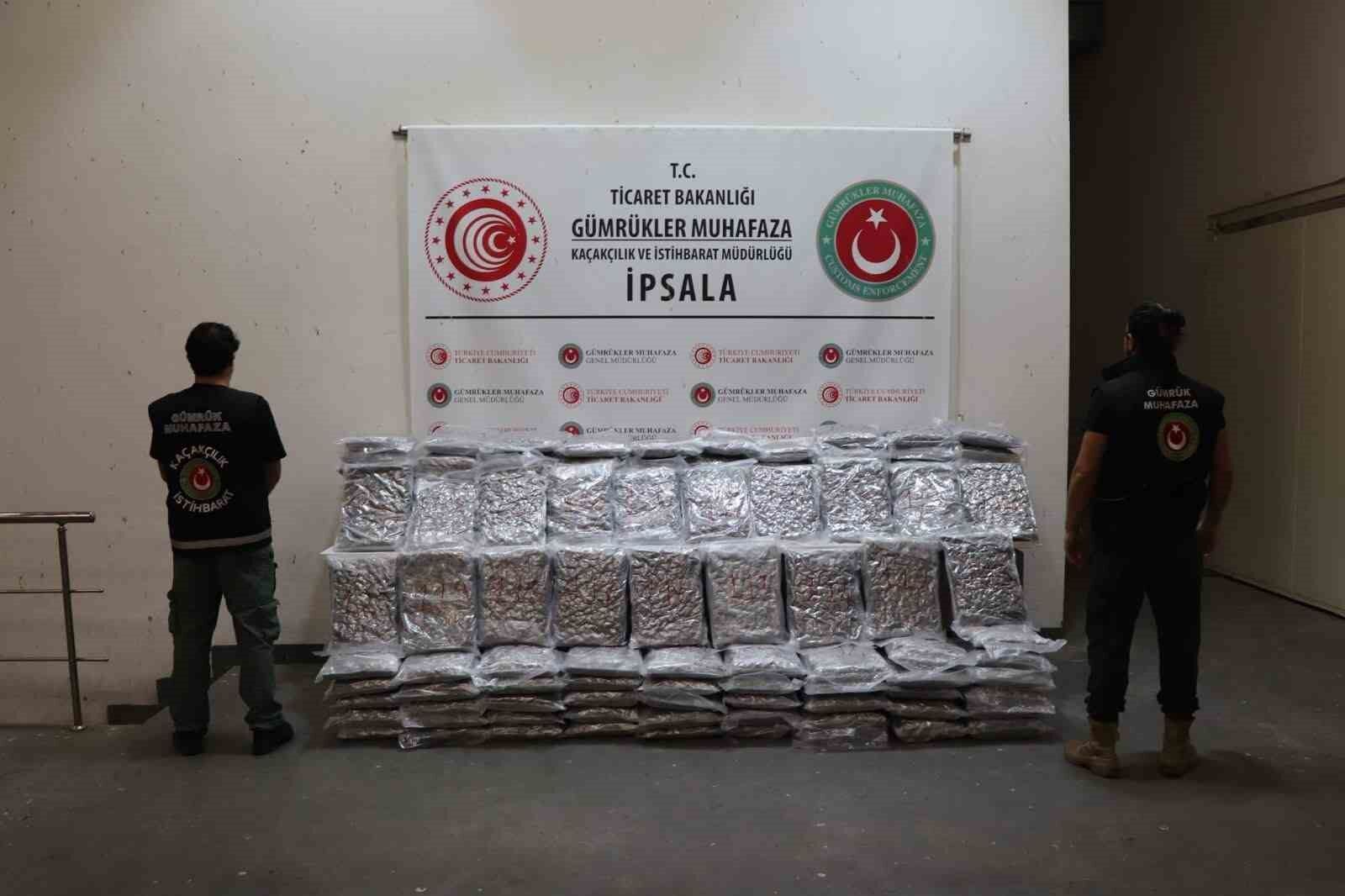 Ticaret Bakanlığı Gümrükler Muhafaza ekipleri uyuşturucu kaçakçılığına geçit vermiyor