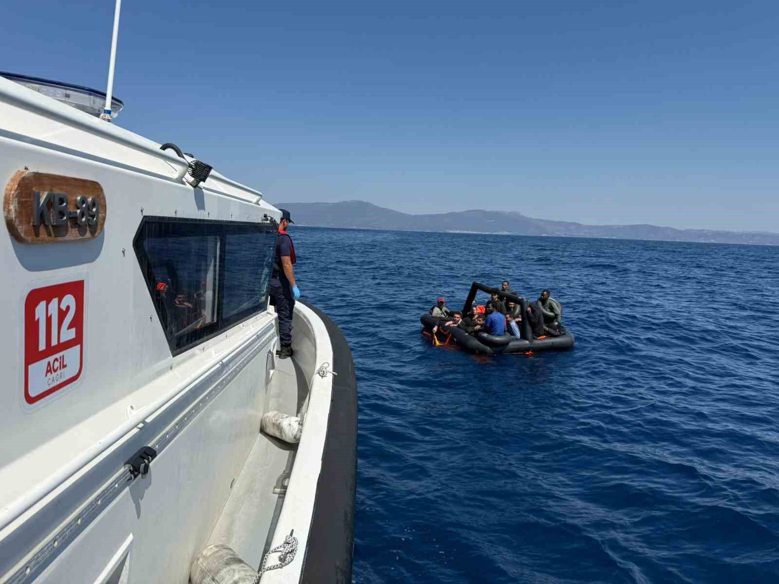 Yunanistan'ın ölüme terk ettiği 57 düzensiz göçmen kurtarıldı