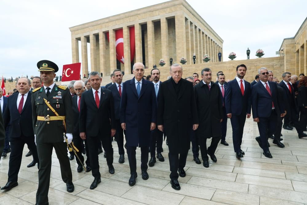Cumhurbaşkanı Erdoğan başkanlığındaki devlet erkanı Anıtkabir'i ziyaret etti