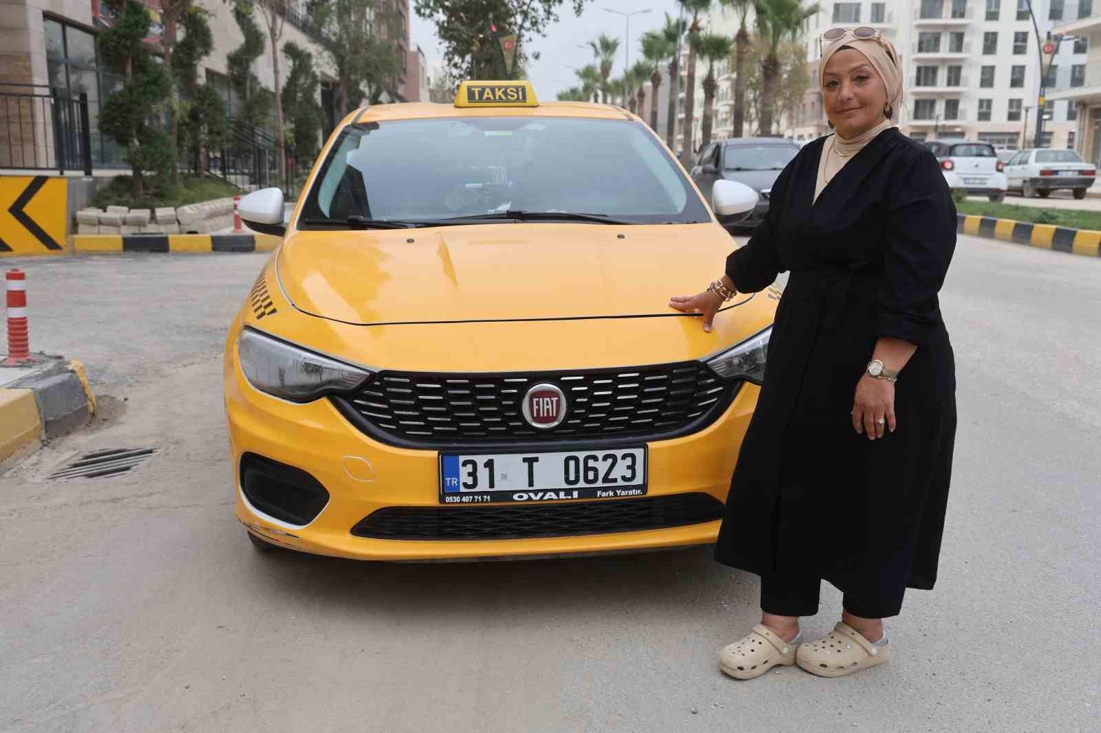 Ağabeyinin emanetine sahip çıkarak taksicilik yapan kadın, pes etmeyerek kenttin yollarında direksiyon sallıyor